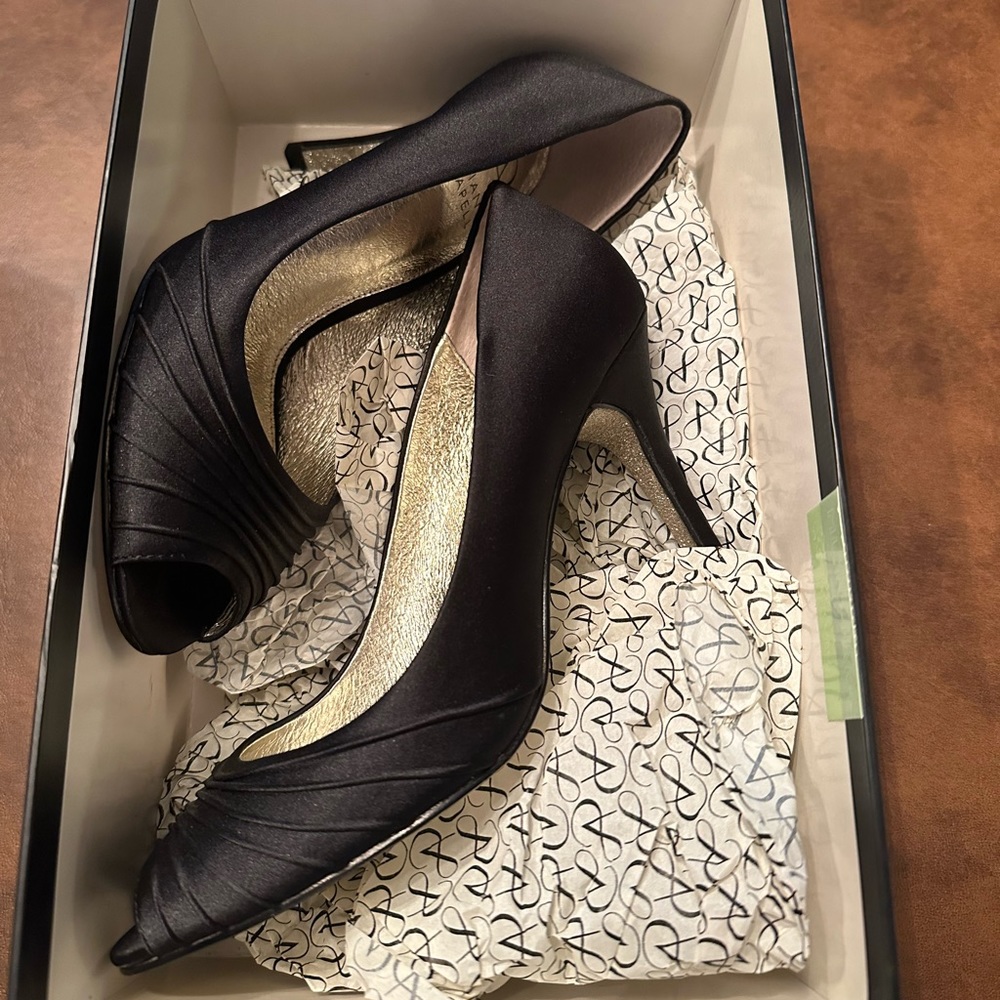 Adrianna Papell Black Satin Heel with gold sparkly heel 6.5 M width